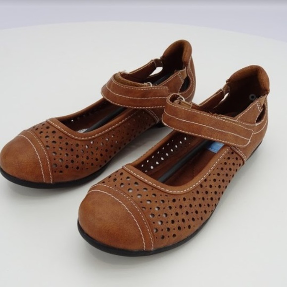Comfort Corner Shoes Womens Flat Brown Size 65w Poshmark